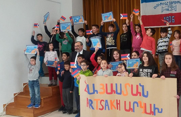 Artsakh Republic Foreign Minister Karen Mirzoyan meets with children at local Armenian school in Greece (Photo: Ministry of Foreign Affairs of the Artsakh Republic)