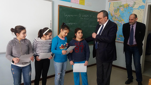 Mirzoyan engaging with students (Photo: Ministry of Foreign Affairs of the Artsakh Republic)