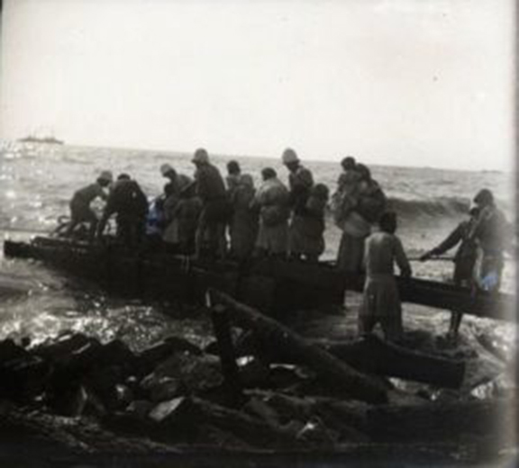 In a rare photo recently discovered at the Armenian Genocide Museum and Institute, Armenian are rushing to board French boats in Musa Dagh in 1915