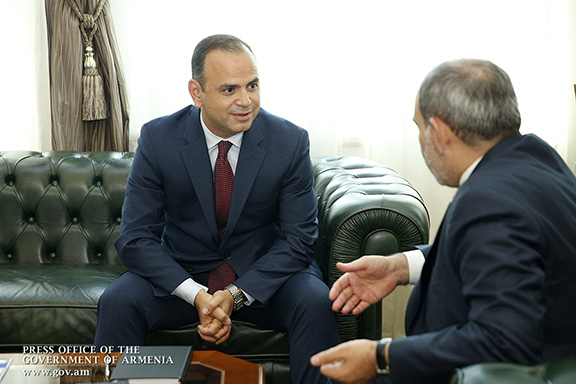 Zareh Sinanyan meets with Prime Minister Nikol Pashinyan on June 14, after being appointed Armenia's High Commissioner of Diaspora Affairs