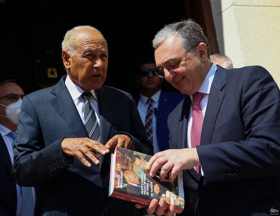 Foreign Minister Zohrab Mnatsakanyan (right) with the secretary-general of the Arab League Ahmed Abul Gheit