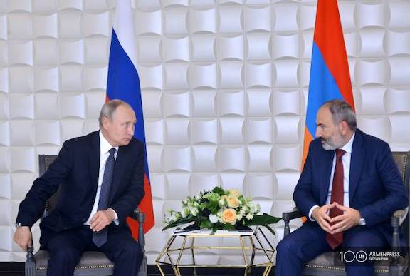 Russian President Vladimir Putin (left) with Prime MinisterNikol Pashinyan at a meeting in Moscow