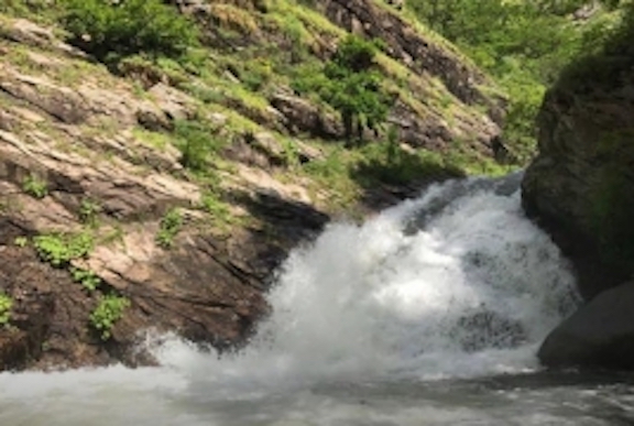 The Zvaraget tributary of the Meghri River