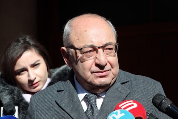 Opposition leader Vazgen Manukyan speaks to reporters