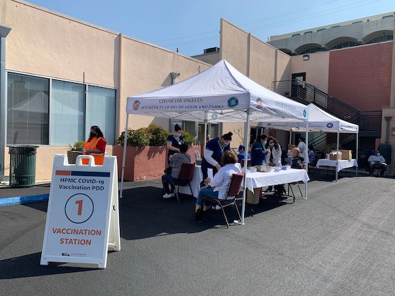 Councilmember Mark Ridley-Thomas in partnership with CHA Hollywood Presbyterian Medical Center and the Southern California Eye Institute presented a walk-up, mobile COVID-19 clinic, where eligible community members can receive theCOVID-19 vaccine