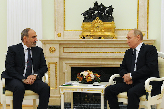 Prime Minister Nikol Pashinyan (left) meets with Russian President Vladimir Putin at the Kremlin on April 7