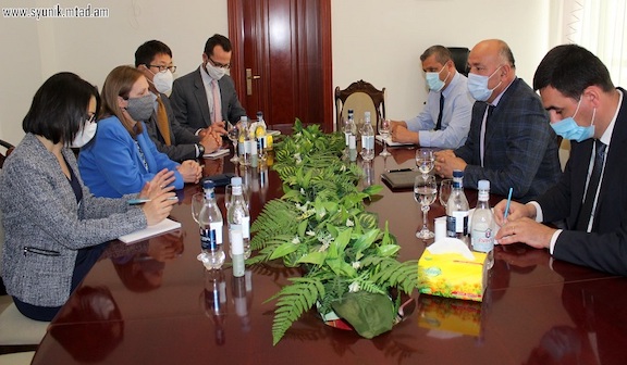U.S. Ambassador Lynne Tracy meets with Syunik officials