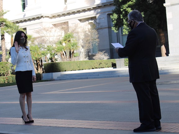Sen. Anthony Portantino administers the attorney oath to Anahit Sargsyan